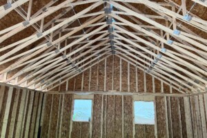 Dalle de béton monolithique. Revêtement extérieuren vinyle Gentek avec coin de vinyle. Soffite de 12’’et fascia 6’’
en aluminium blanc. Toiture cathédrale, pente 10/12 en bardeaux d’asphalte IK0. Porte de garage double en acier
modèle Urbain -
blanc 16’ x 7’, isolée R - 16. Fenêtre coulissante PVC -blanc 36’’ x 39’’ et porte de service standard en acier -blanc 34’’ x 82’’. Garage Le Standard, 24' x 26' x 8'