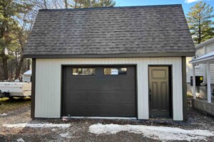 Dalle de béton monolithique.
R
evêtement extérieur en Can
E
xel
en façade et revêtement
de vinyle sur les 3 autres façades, coin d’aluminium de 4’’
.
Soffite de 12’’ et fascia de 6’’
en
aluminium
brun
commercial
. Toi
t mansard
é
avec un
plancher de poutrelle. Le toit libère une hauteur de 7’
et son
revêtement
est en
bardeaux d’asphalte IK0. Porte de garage
en acier
modèle
Urbain
–
brun commercial
8’ x 7’ avec 2 fenêtres claires, isolée R
-
16.
Porte
de
service
en acier
avec panneau
-
brun commercial
34’’ x 82’’
.
Fenêtre de 60’’ x 40’’ à battant, en aluminium à l’arrière à l’étage Garage La Campagnarde, 20' x 25' x 8'